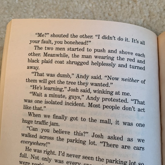 Set of 3 Holiday Children’s Scholastic Paperback Books - Picture 4 of 11